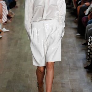 Tibi all over sequin Bermuda white short (6)